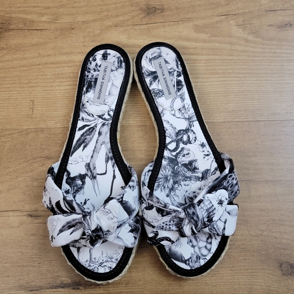 Tabitha Simmons Heli Bow Slide Sandal Fairy Print Black & White - Picture 7 of 8